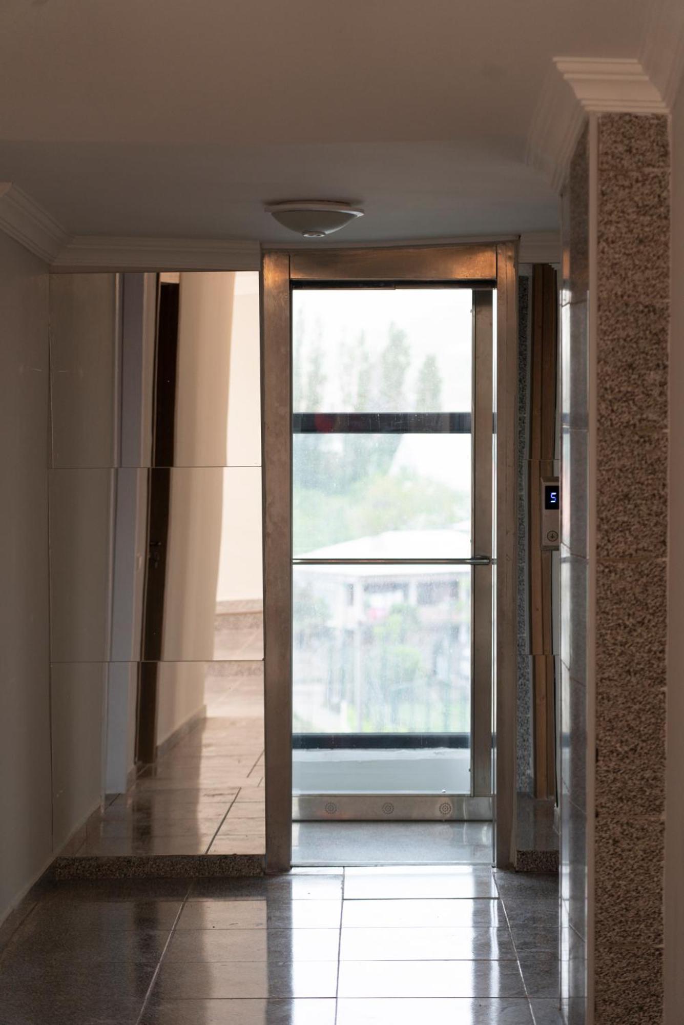 Hotel Carleone Batumi Kültér fotó